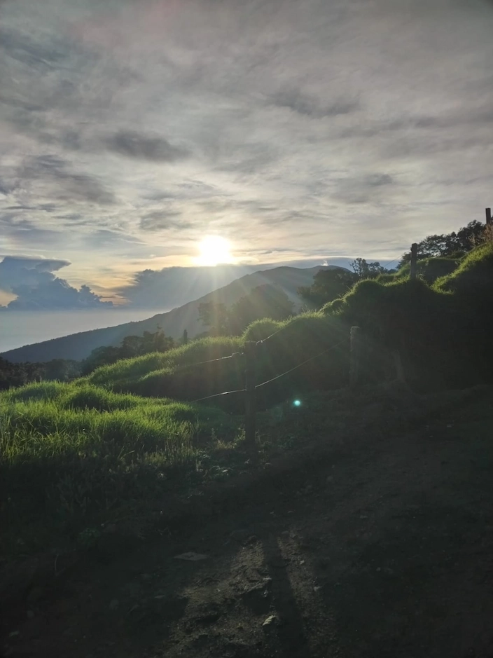 Amanecer Montaña Senderismo Costa Rica